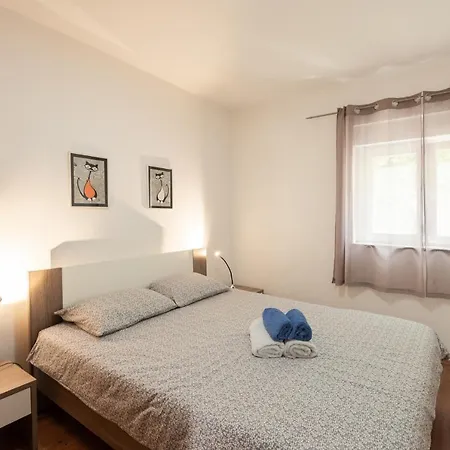 Apartment N&t *
