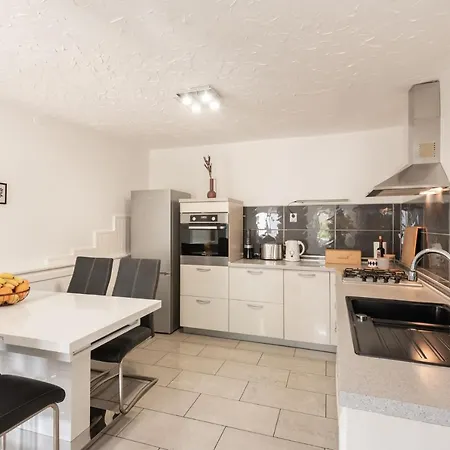 N&t Apartment *