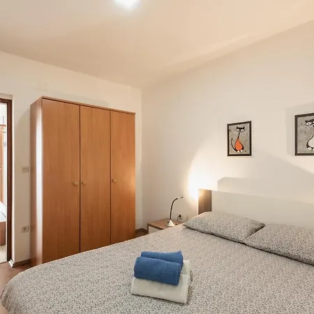 N&t Apartment Pula